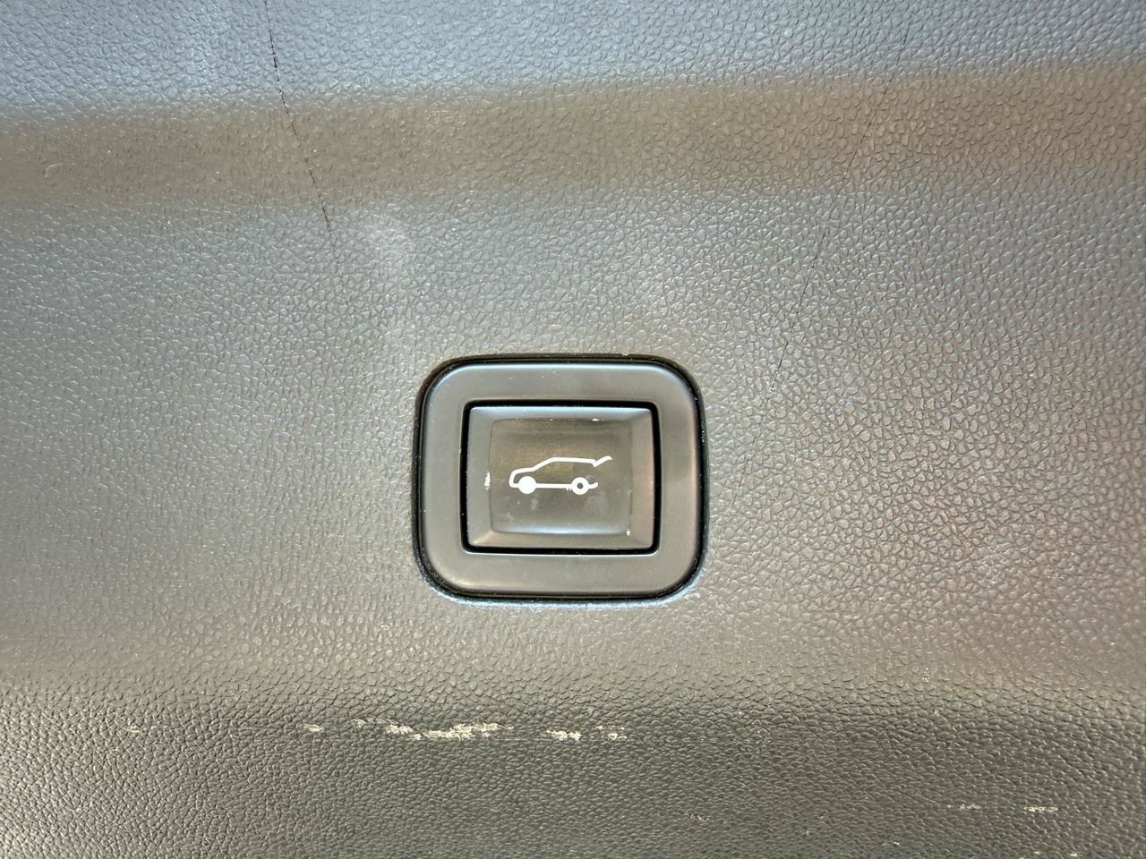 Used 2021 GMC Yukon Denali w/ Denali Ultimate Package AWD/4WD image 23