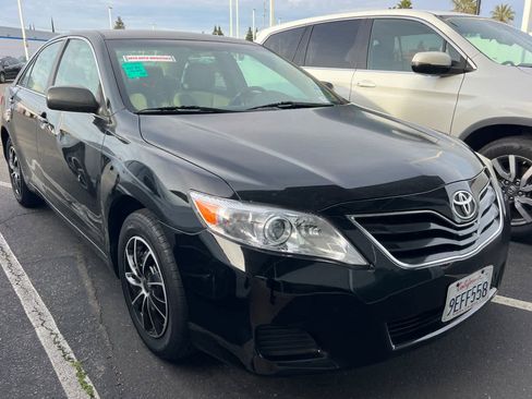 Used 2011 Toyota Camry LE image 3
