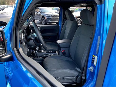 Certified 2025 Jeep Wrangler Sahara image 8