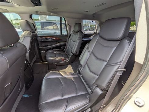 Used 2016 Cadillac Escalade Luxury AWD/4WD image 18