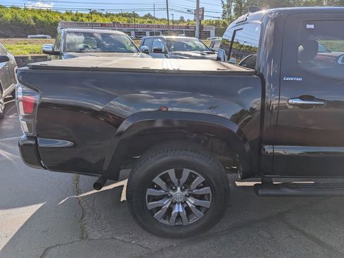 Certified 2022 Toyota Tacoma Limited AWD/4WD image 8