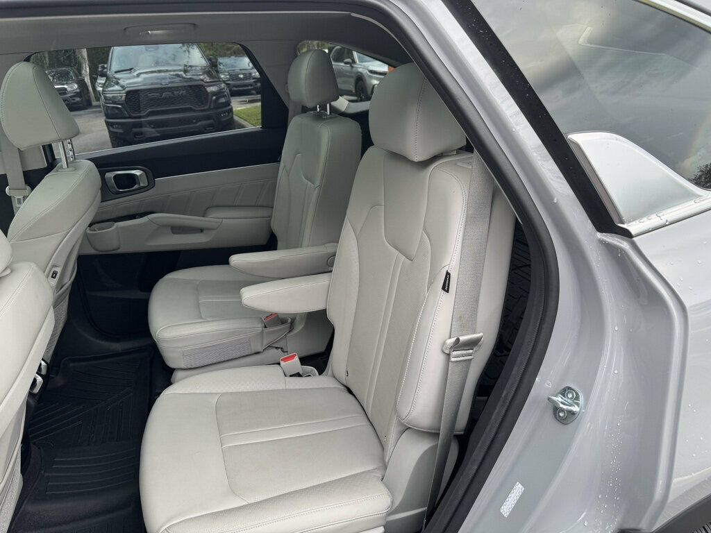 Used 2025 Kia Sorento SX FWD image 9