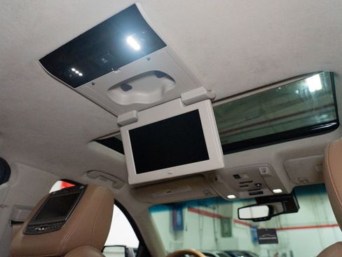 Used 2016 Cadillac Escalade ESV Platinum image 44