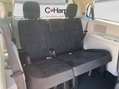 Used 2019 Dodge Grand Caravan SE FWD image 14