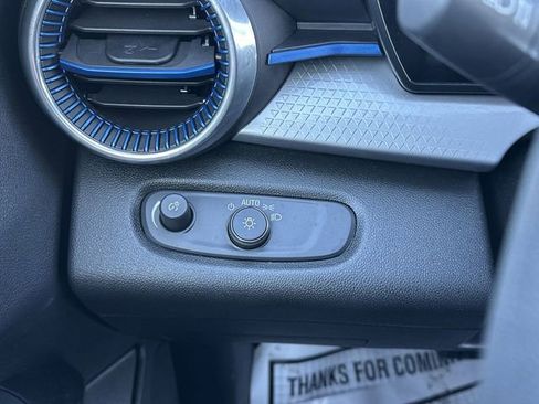 Used 2025 Chevrolet Trax LT image 17