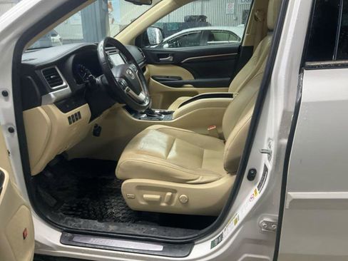 Used 2015 Toyota Highlander Limited Platinum image 10