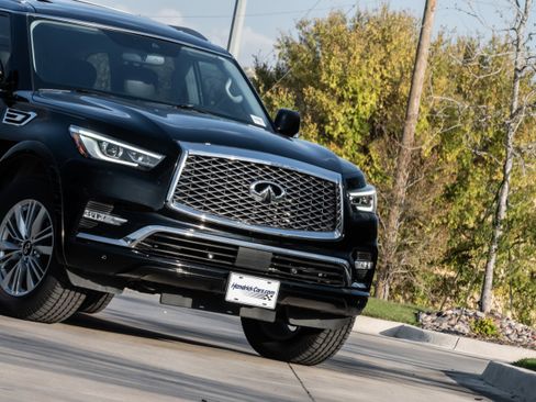 Used 2018 INFINITI QX80 2WD w/ Driver Assistance Package image 5