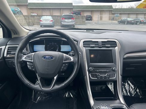 Used 2018 Ford Fusion SE w/ Fusion SE Technology Package image 13