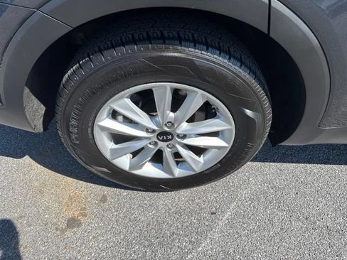 Used 2020 Kia Sorento FWD V6 image 9