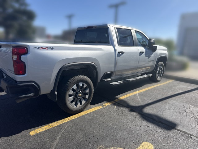 Used 2022 Chevrolet Silverado 2500 Custom w/ Custom Convenience Package AWD/4WD image 5