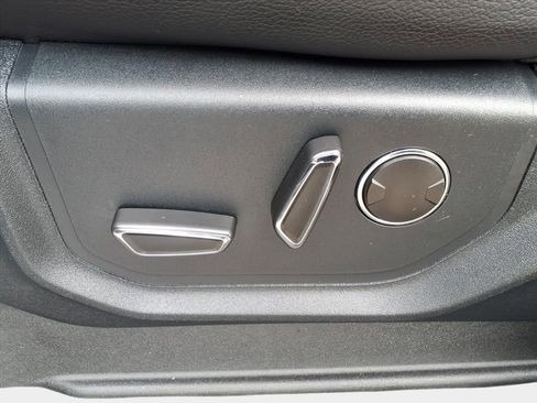 Used 2021 Ford Expedition Limited image 12