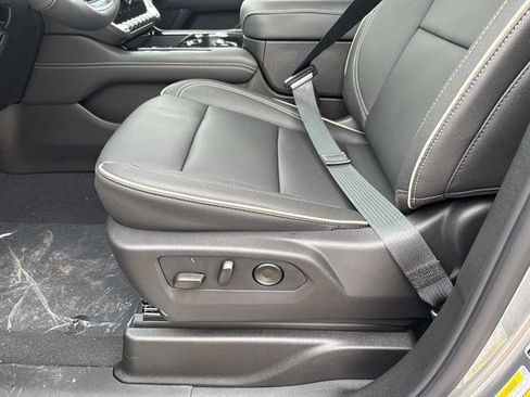 Used 2026 GMC Yukon XL Elevation image 17