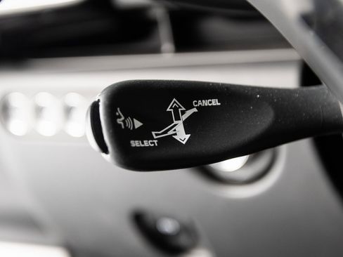 Used 2023 McLaren Artura image 17