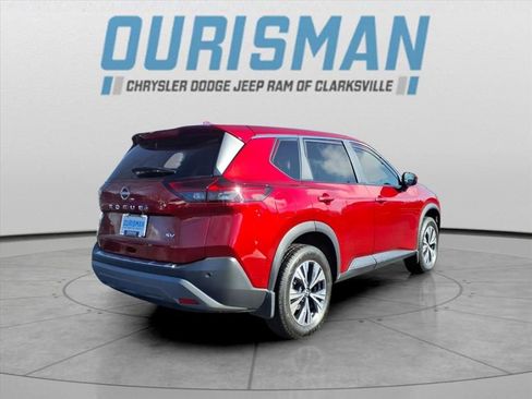 Used 2023 Nissan Rogue SV image 3