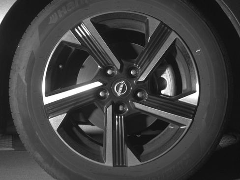 Used 2025 Nissan Sentra SV FWD image 13