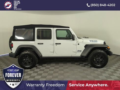 Used 2023 Jeep Wrangler Unlimited w/ Cold Weather Group AWD/4WD image 7