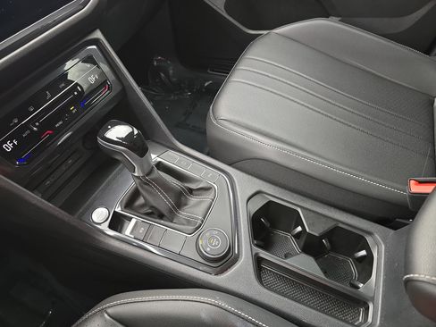 Used 2024 Volkswagen Tiguan SE R-Line image 25