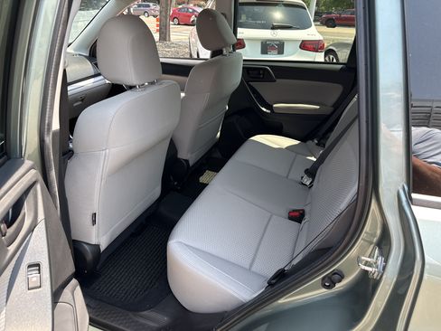Used 2018 Subaru Forester 2.5i Premium w/ All-Weather Package AWD/4WD image 8