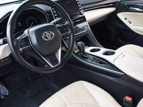 Used 2019 Toyota Avalon XLE image 14