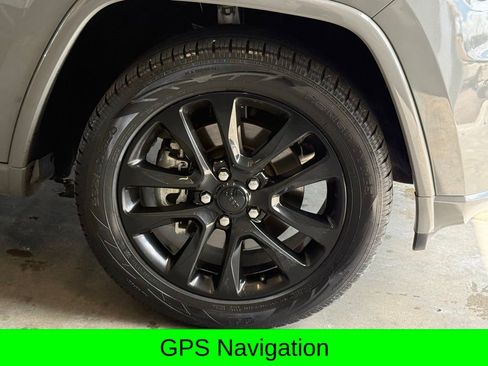 Used 2021 Jeep Grand Cherokee Laredo X AWD/4WD image 2