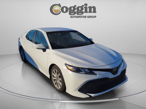 Used 2019 Toyota Camry LE image 8