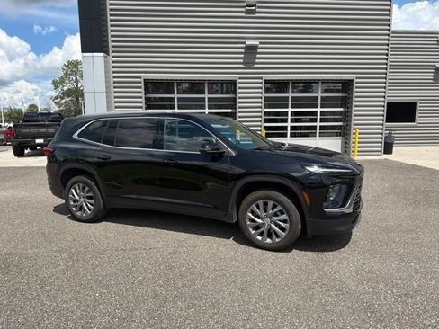 Used 2025 Buick Enclave Preferred FWD image 2
