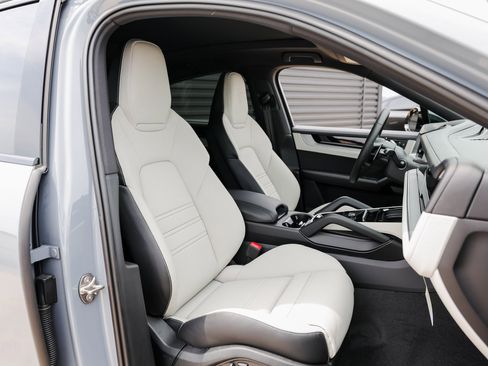 New 2025 Porsche Cayenne E-Hybrid Coupe image 28