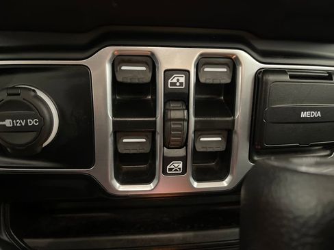 Used 2024 Jeep Wrangler Unlimited Sahara image 19