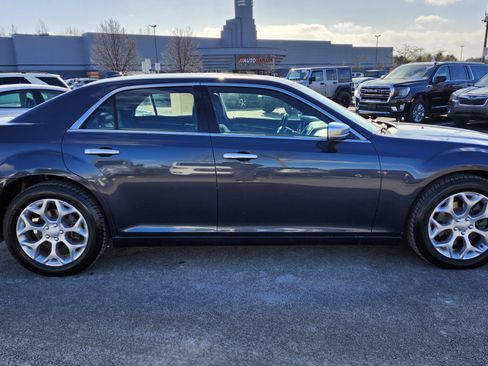 Used 2016 Chrysler 300 C Platinum image 13