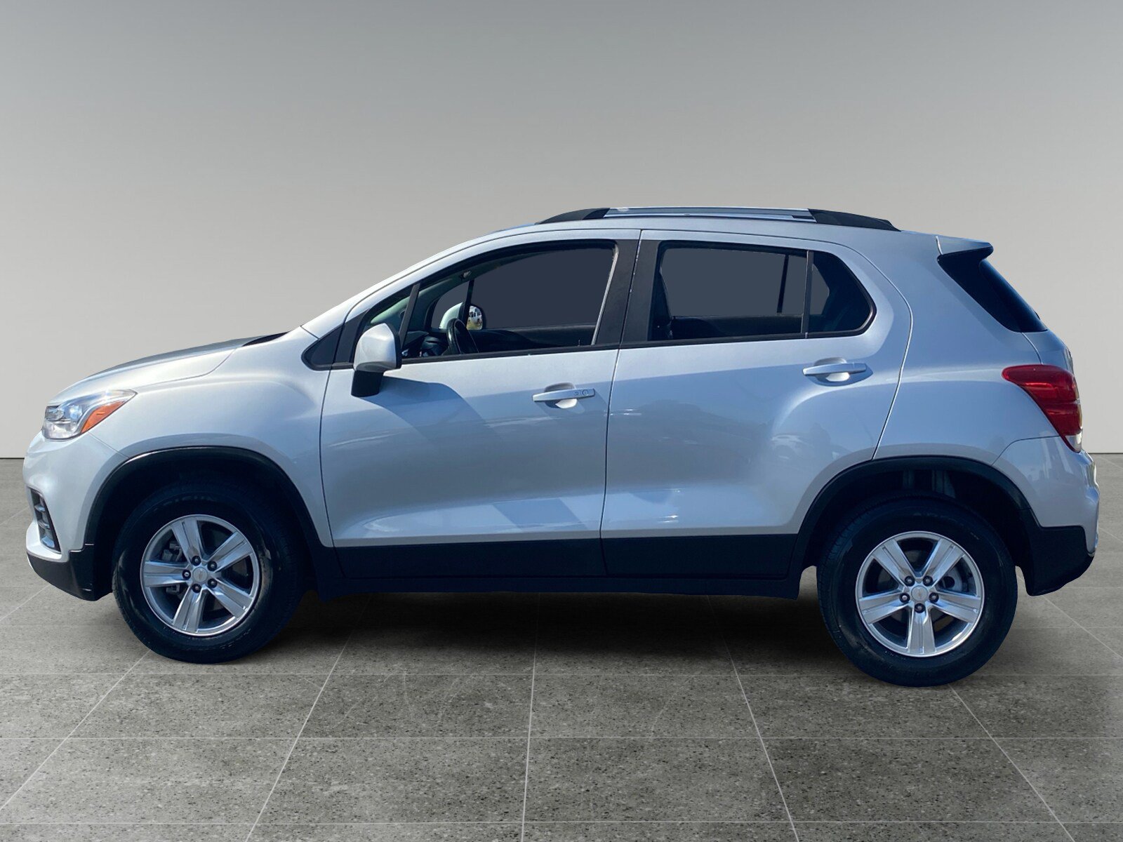 Used 2022 Chevrolet Trax LT w/ Driver Confidence Package AWD/4WD image 2