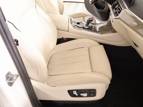 Used 2019 BMW X5 xDrive50i w/ Executive Package image 14