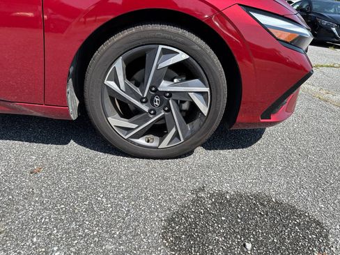 Certified 2024 Hyundai Elantra Limited FWD image 12