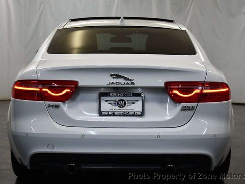 Used 2017 Jaguar XE Premium image 10