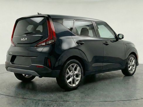Used 2025 Kia Soul LX w/ LX Technology Package FWD image 9