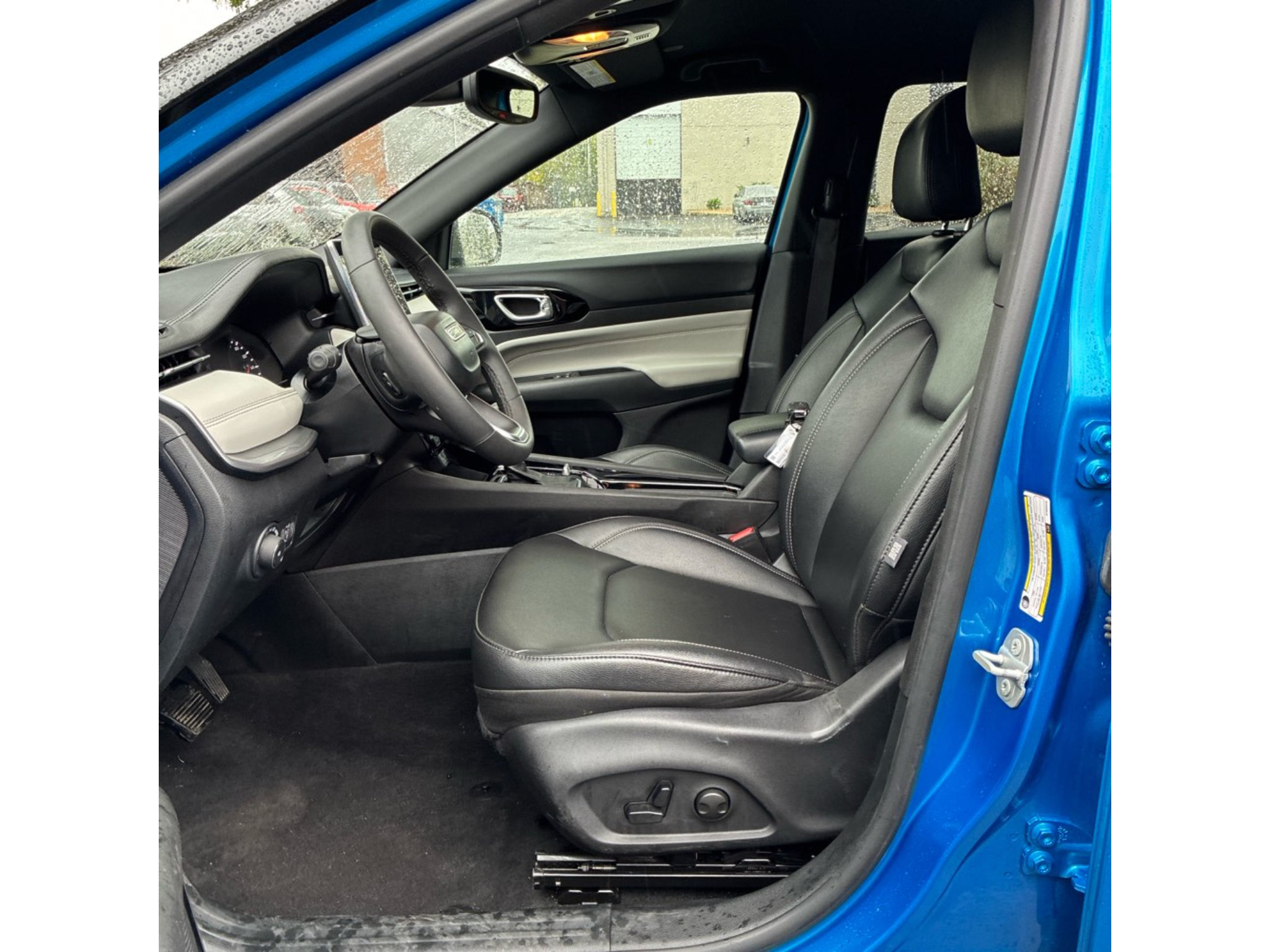 Used 2025 Jeep Compass Limited AWD/4WD image 10