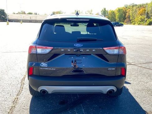 Used 2021 Ford Escape Titanium image 5