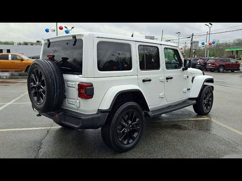 Certified 2025 Jeep Wrangler Unlimited Sahara AWD/4WD image 8