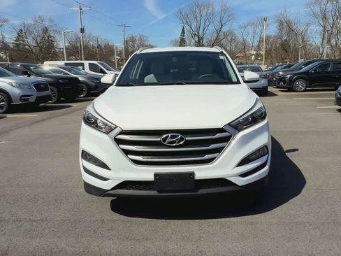 Used 2017 Hyundai Tucson SE AWD/4WD image 3