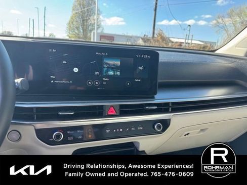 Used 2025 Kia Sorento EX w/ EX Panoramic Sunroof Package image 11
