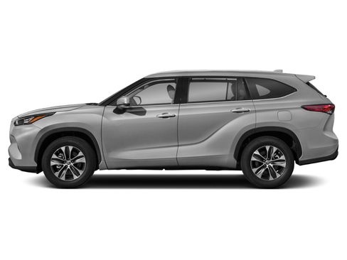 Used 2022 Toyota Highlander XLE AWD/4WD image 3