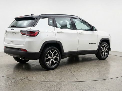 Used 2025 Jeep Compass Limited image 7