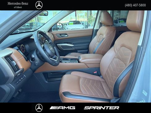 Used 2025 Nissan Pathfinder Platinum w/ Cargo Package FWD image 10
