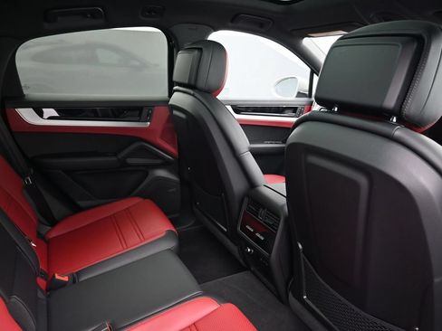 Certified 2026 Porsche Cayenne S AWD/4WD image 7