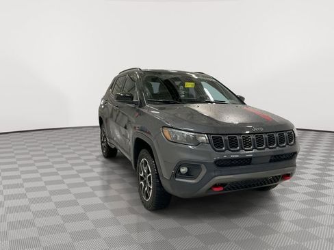 Used 2024 Jeep Compass Trailhawk image 2