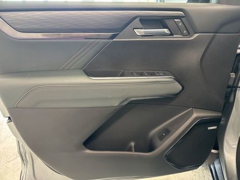 Used 2025 GMC Acadia AT4 image 19