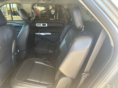 Used 2021 Ford Explorer Limited w/ Equipment Group 301A image 17