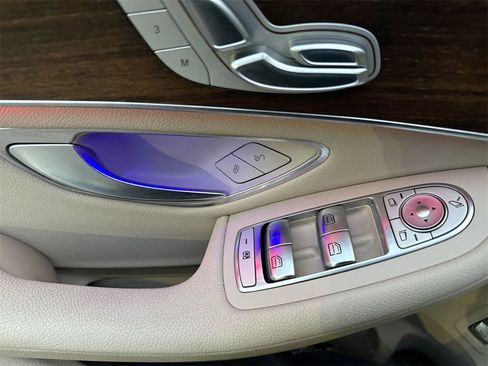 Used 2020 Mercedes-Benz GLC 300 4MATIC w/ Parking Assistance Package image 15