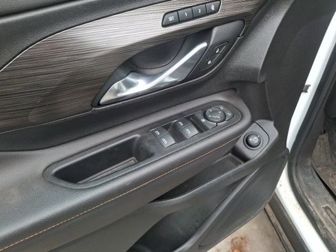 Used 2020 GMC Terrain SLT w/ Preferred Package image 9