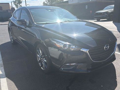 Used 2018 MAZDA MAZDA3 Touring FWD image 2