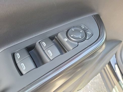 Used 2023 GMC Acadia SLT FWD image 19